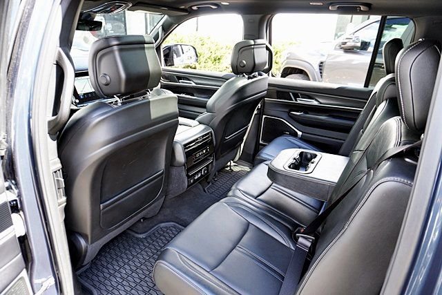 Used 2023 Jeep Wagoneer Series II w/ Premium Group I image 19