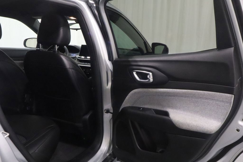 Certified 2024 Jeep Compass Latitude AWD/4WD image 15