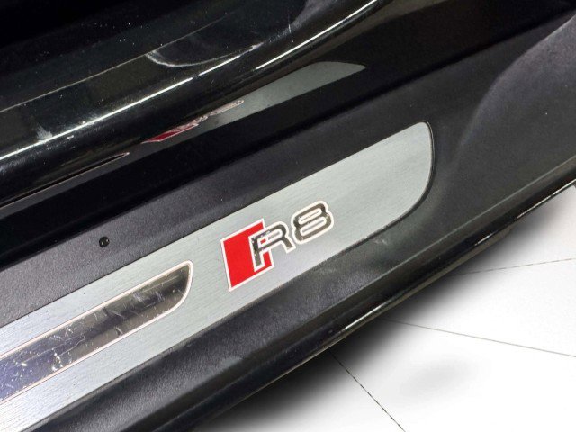 Used 2017 Audi R8 V10 w/ Carbon Exterior Package image 37