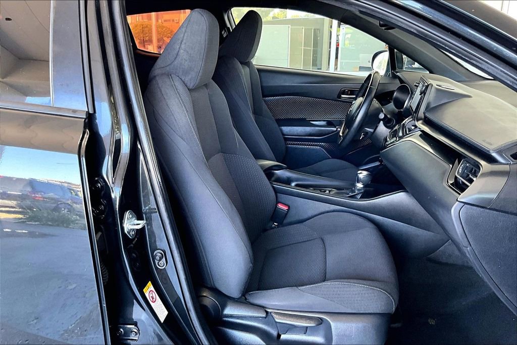 Used 2018 Toyota C-HR XLE FWD image 29