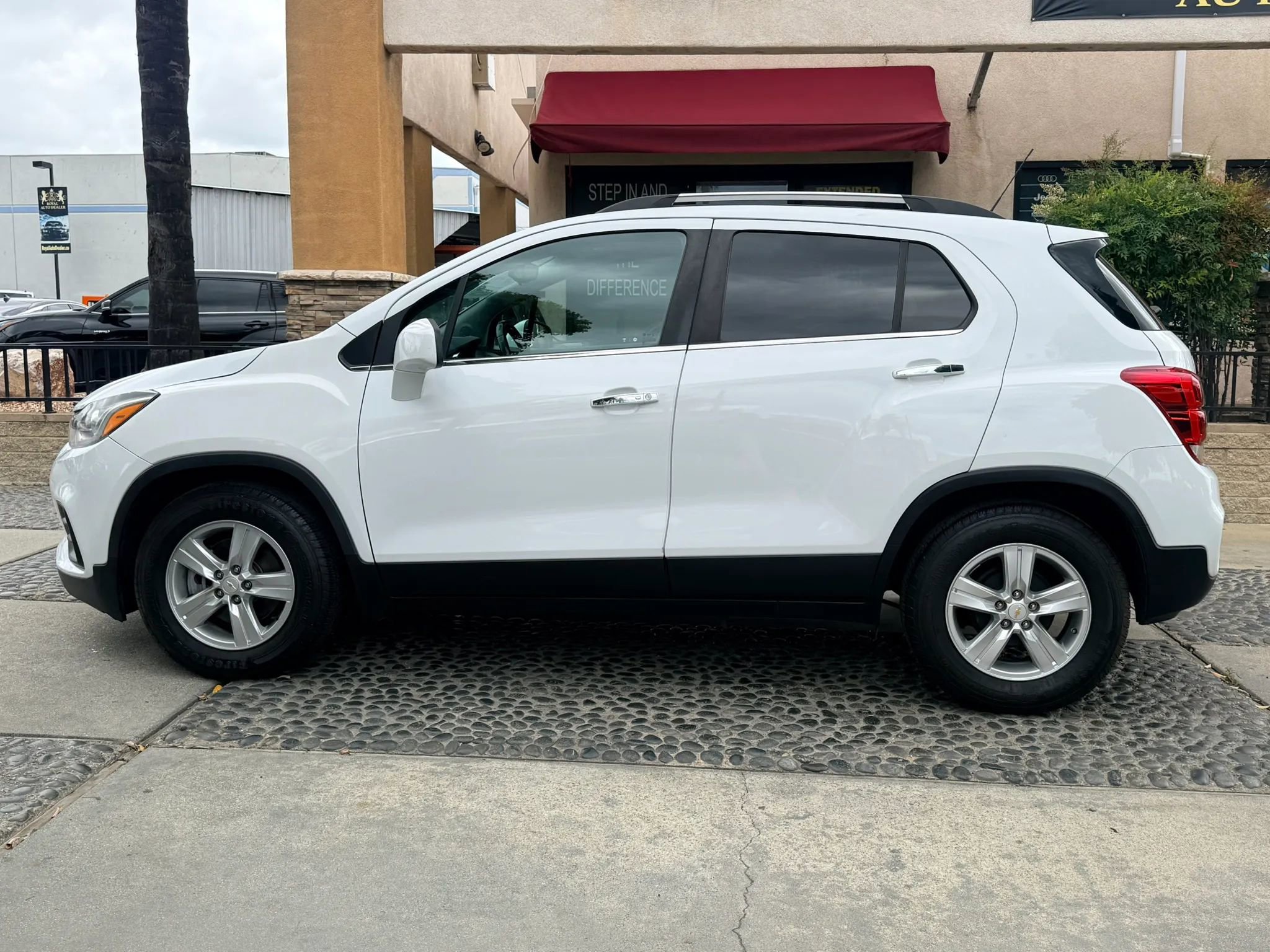 Used 2020 Chevrolet Trax LT w/ LT Convenience Package FWD image 8