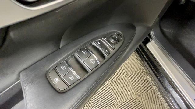 Used 2017 INFINITI Q70 L 3.7 AWD/4WD image 16