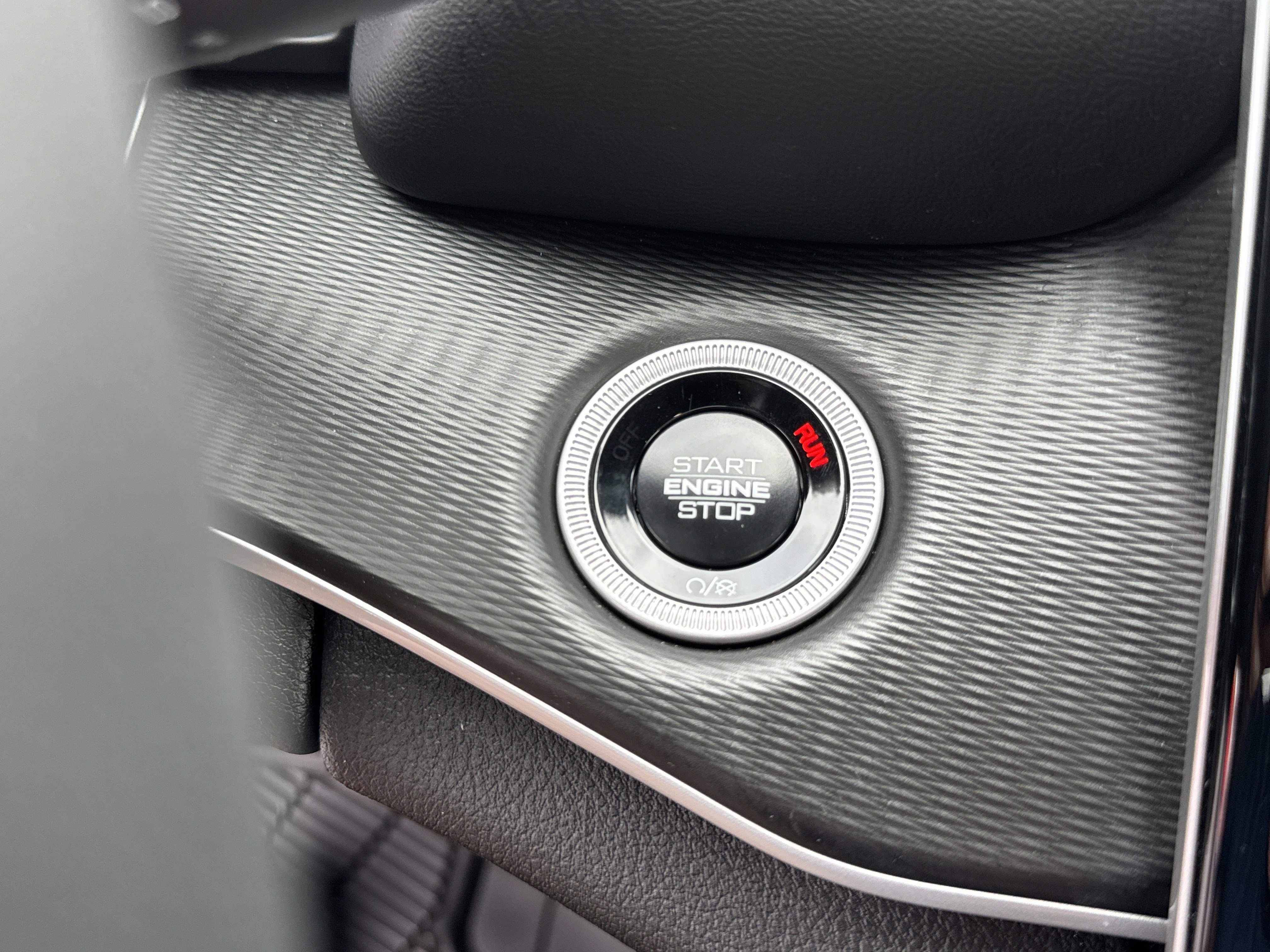 Used 2025 Jeep Grand Cherokee Laredo X w/ Luxury Tech Group I image 30