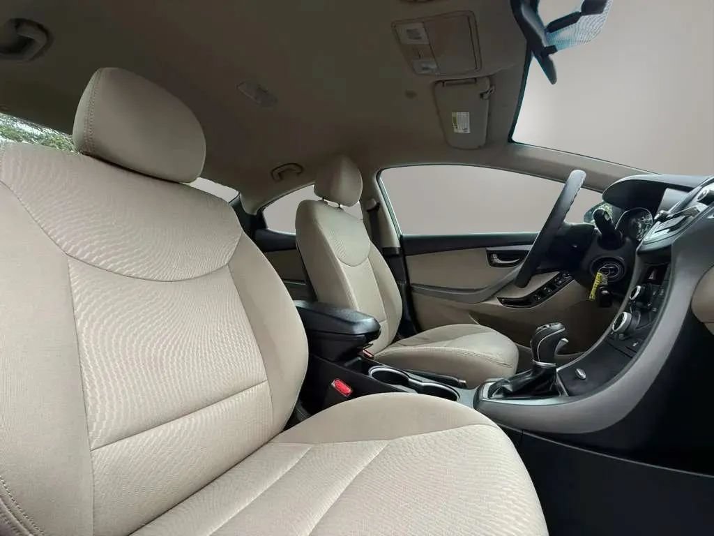Used 2014 Hyundai Elantra SE w/ Option Group 02 FWD image 13