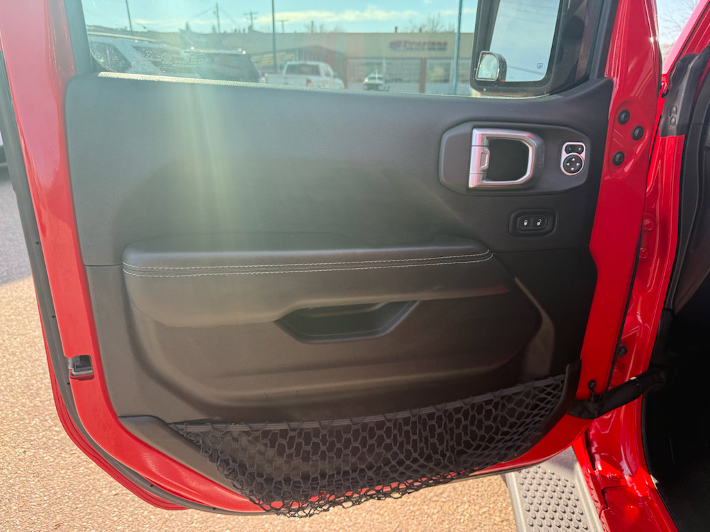 Used 2021 Jeep Wrangler Unlimited Sahara AWD/4WD image 10