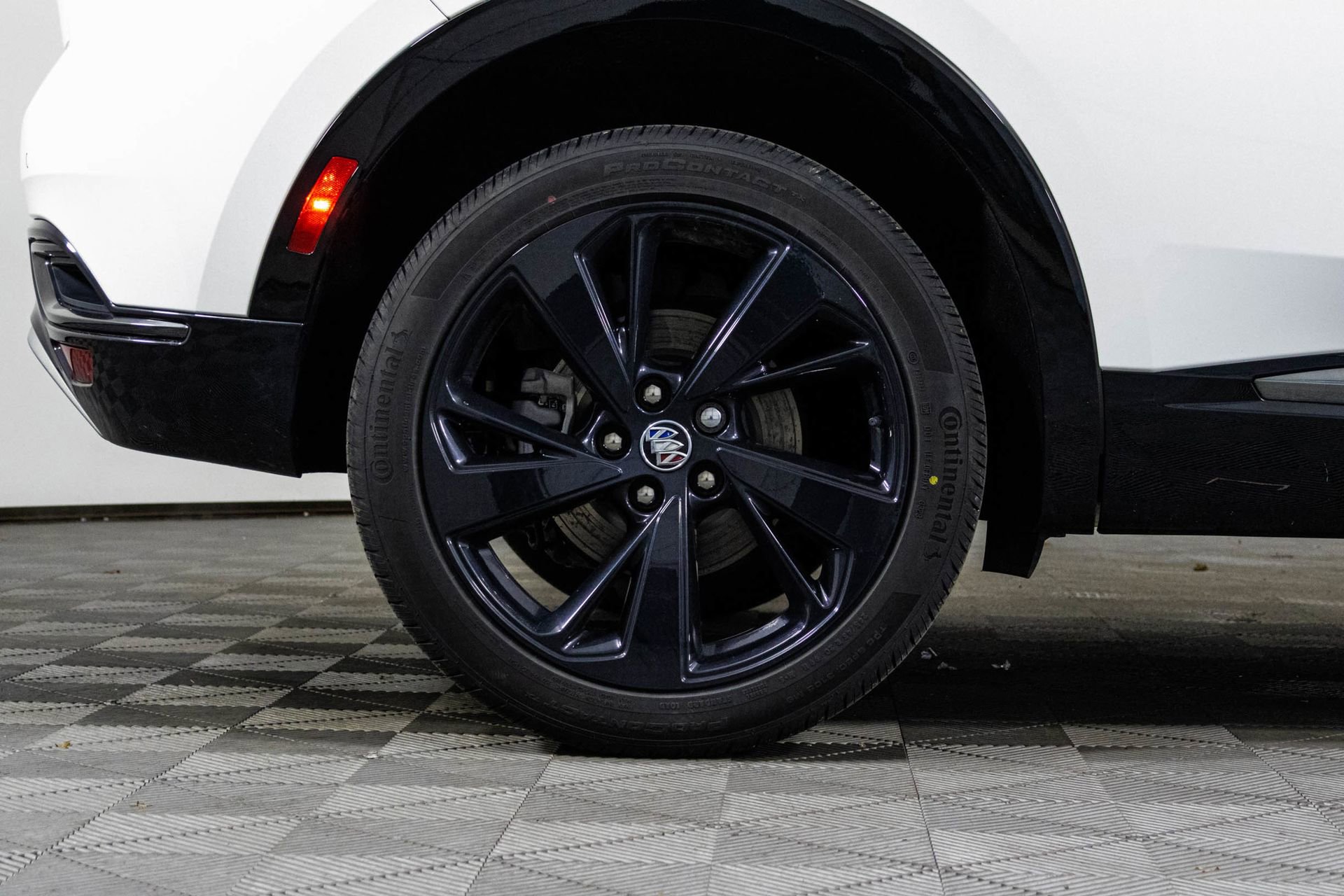 Used 2023 Buick Envision Essence w/ Sport Touring Package image 43