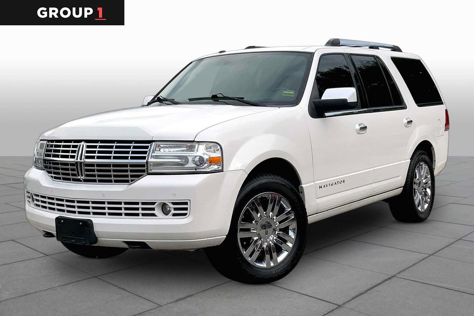 Used 2014 Lincoln Navigator 4WD w/ Equipment Group 101A image 1