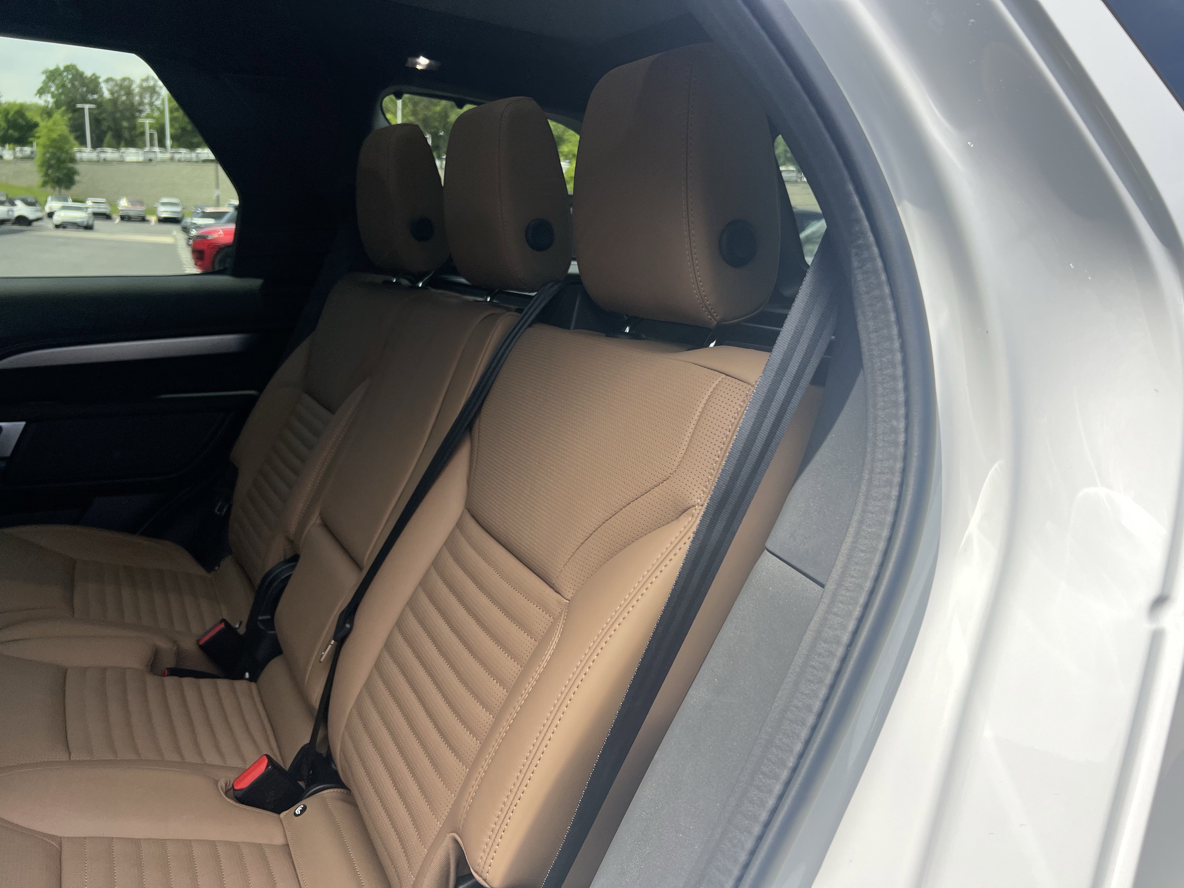Certified 2025 Land Rover Discovery Dynamic SE AWD/4WD image 33