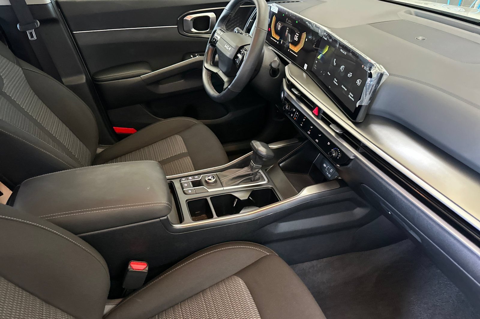 Certified 2026 Kia Sorento LX FWD image 18