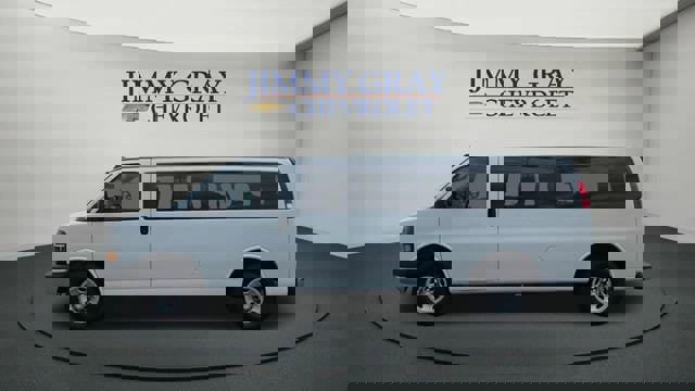 Used 2020 Chevrolet Express 3500 LT w/ LT Preferred Equipment Group RWD image 2