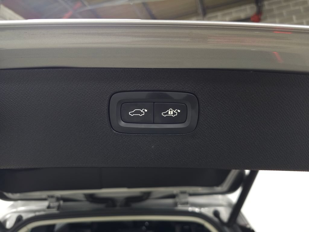 Certified 2025 Volvo XC90 B5 Plus AWD/4WD image 10