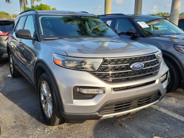 Used 2021 Ford Explorer XLT w/ Equipment Group 202A RWD image 2