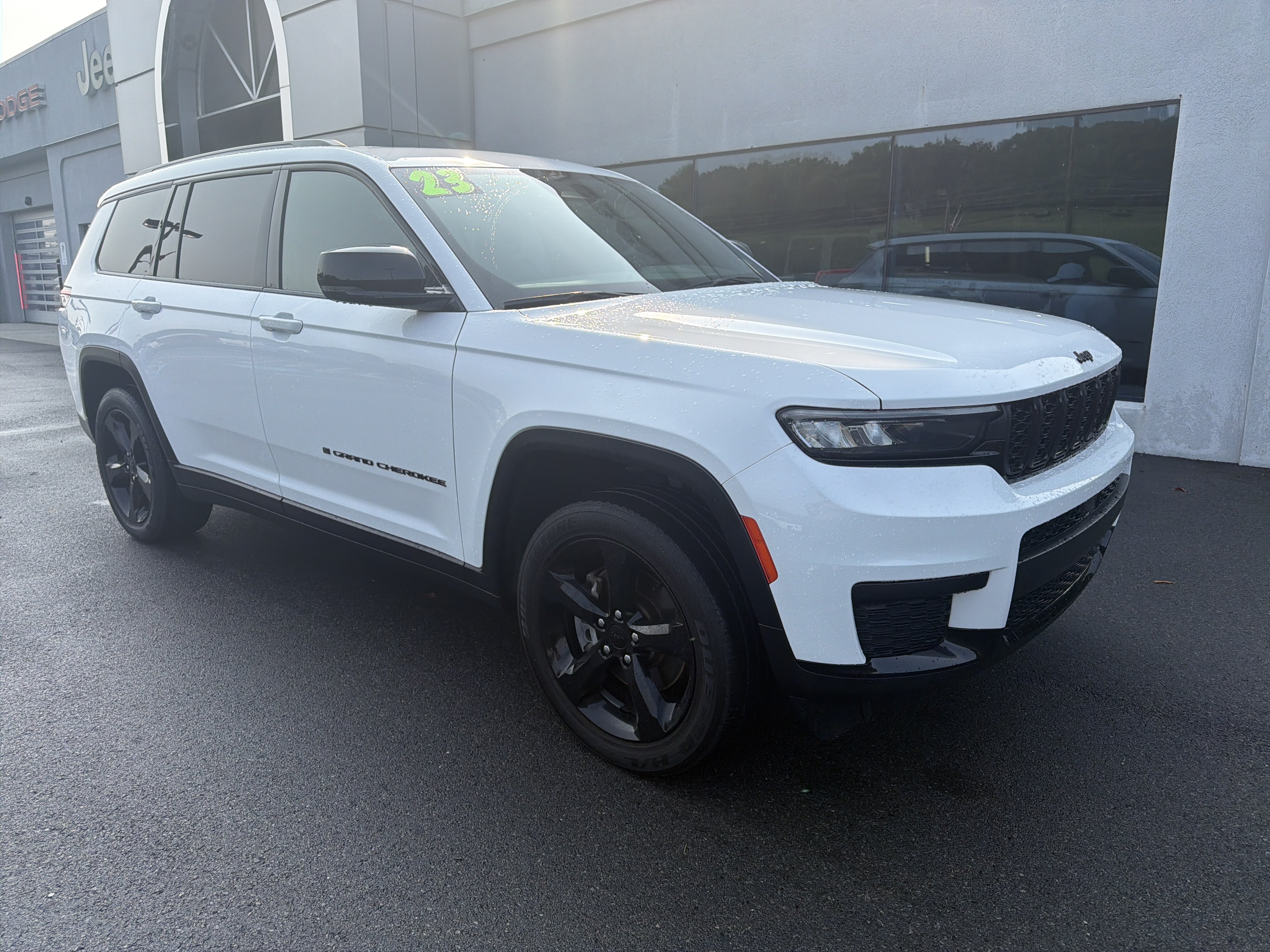 Used 2023 Jeep Grand Cherokee L Laredo