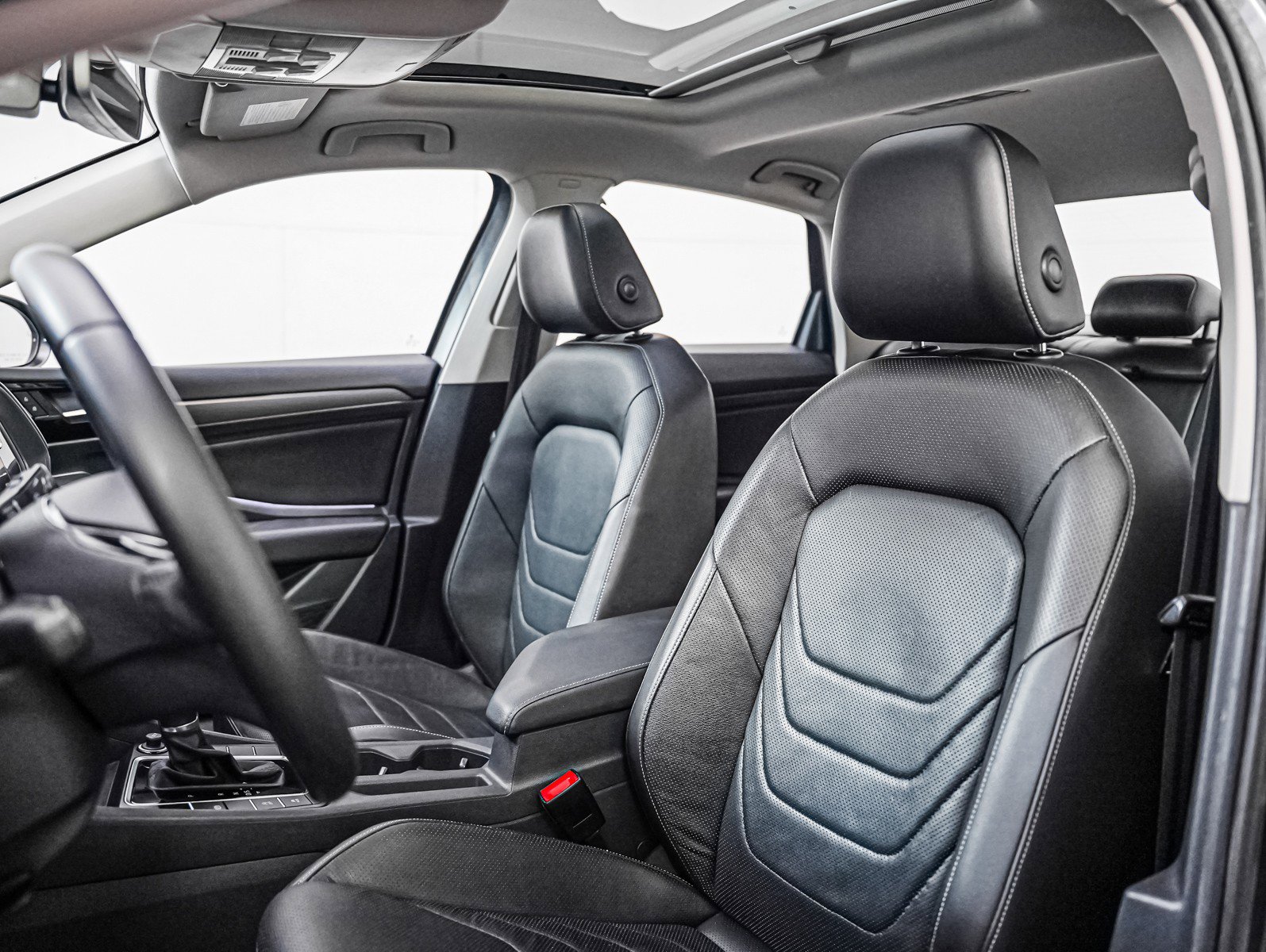 Used 2019 Volkswagen Jetta SEL Premium image 11