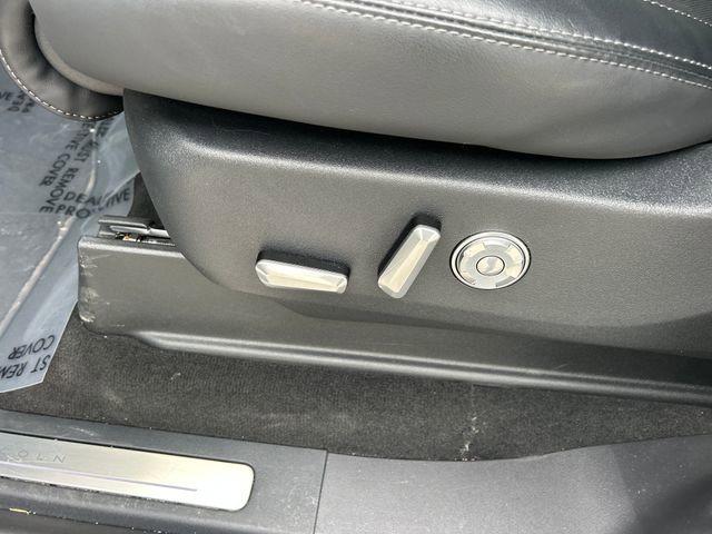 Used 2025 Lincoln Navigator Reserve AWD/4WD image 33