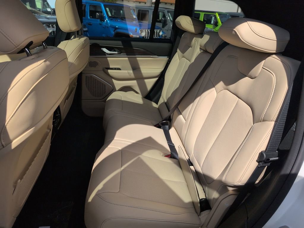 New 2026 Jeep Grand Cherokee Limited w/ Luxury Tech Group II RWD image 22