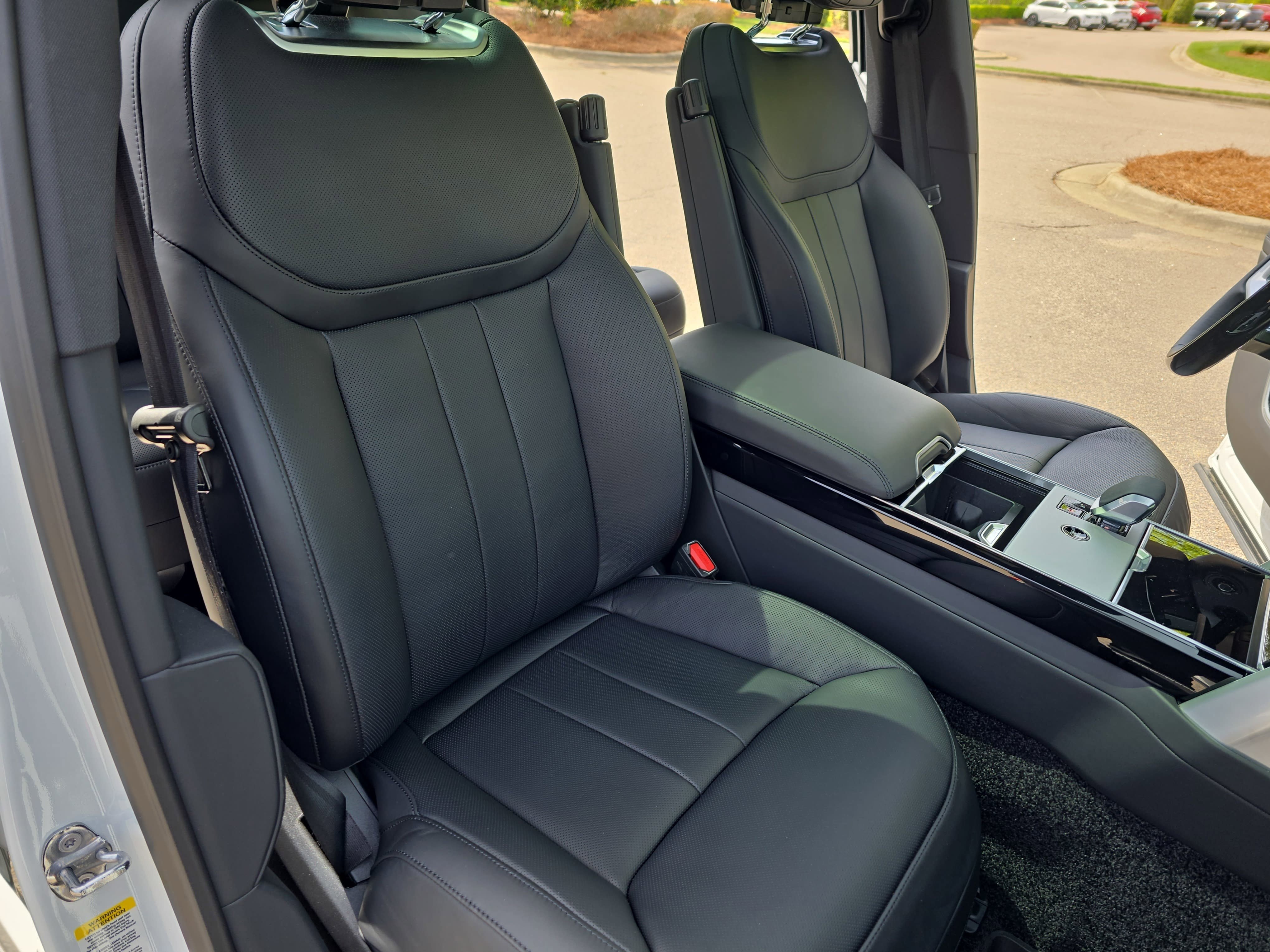 Certified 2026 Land Rover Range Rover Long Wheelbase SE image 10