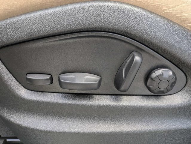 Used 2025 Porsche Cayenne AWD/4WD image 20