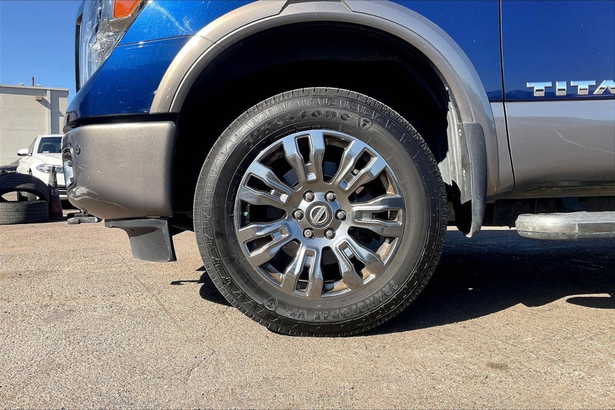 Used 2017 Nissan Titan Platinum Reserve image 4