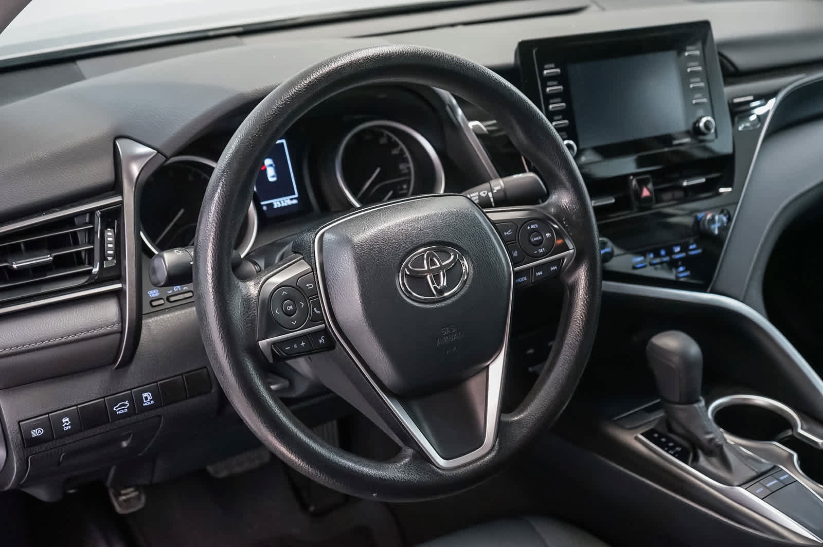 Used 2024 Toyota Camry LE FWD image 4