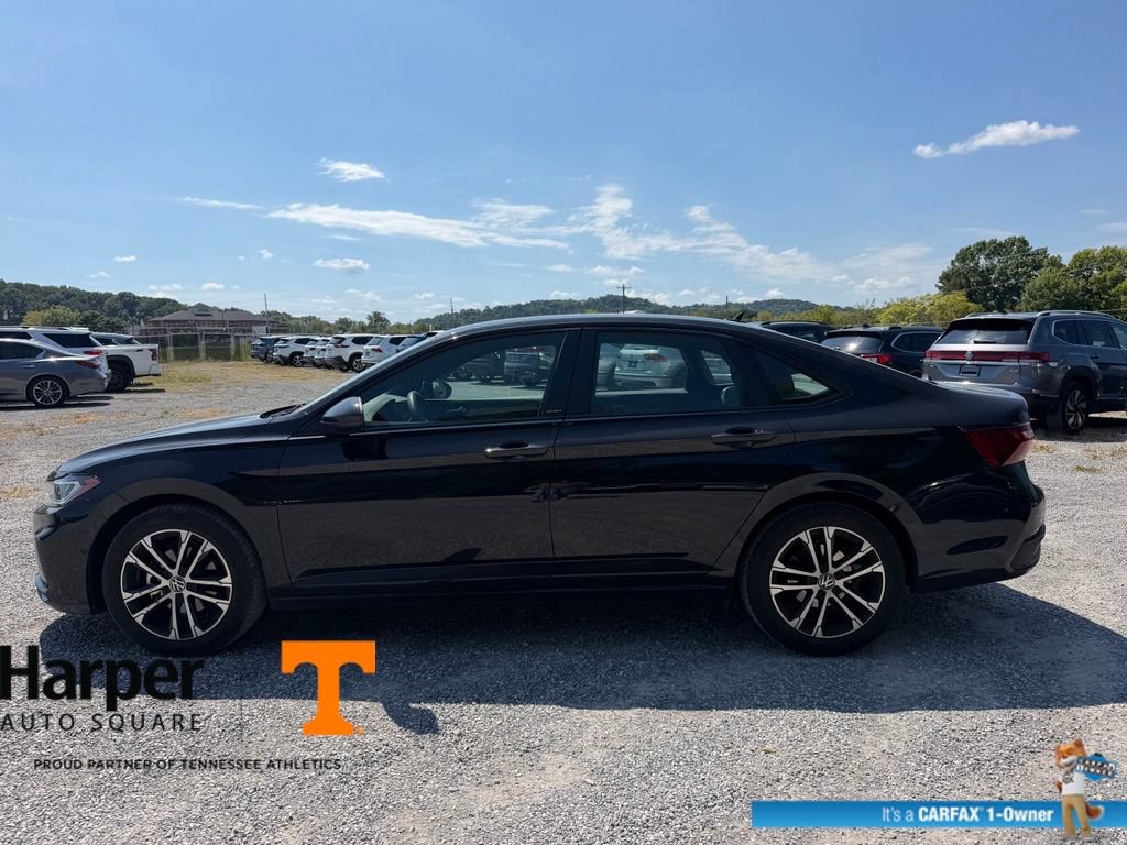 Used 2025 Volkswagen Jetta Sport FWD image 2