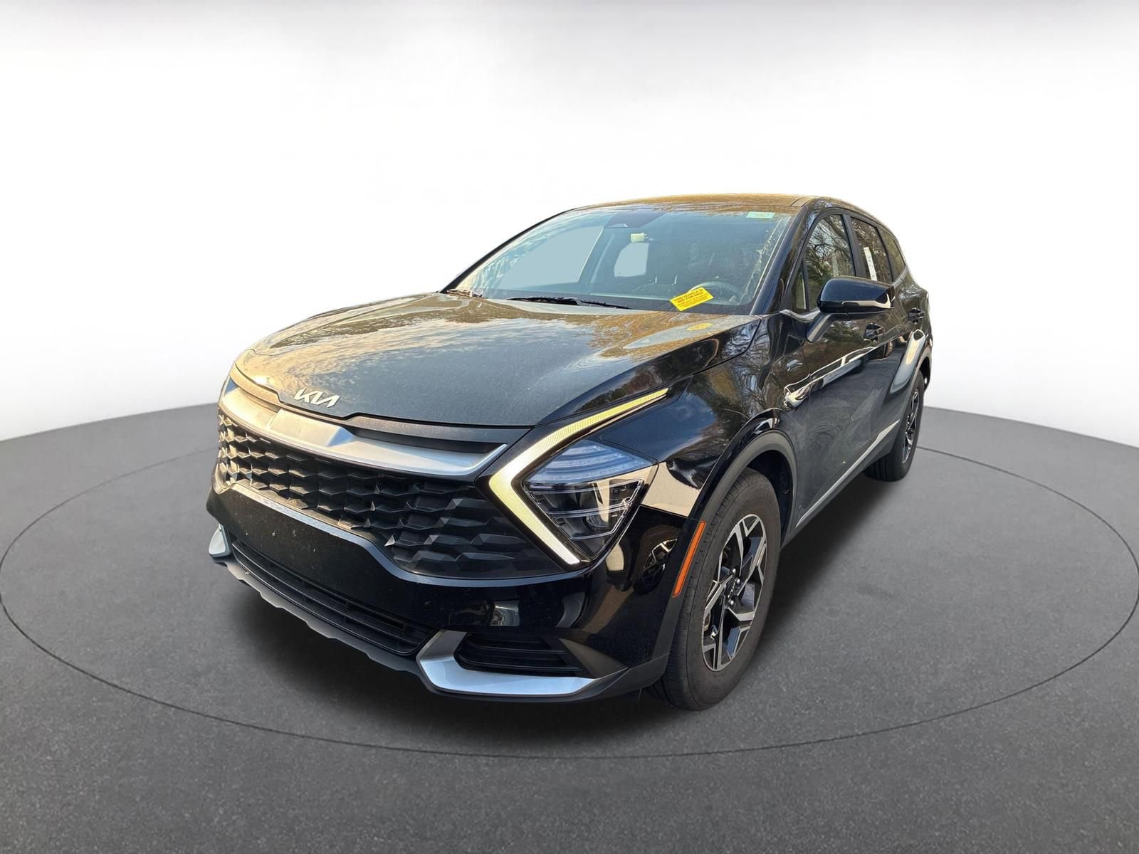 Used 2025 Kia Sportage LX image 4