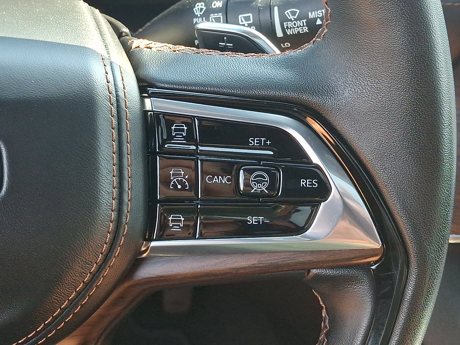 Used 2023 Jeep Grand Cherokee Summit AWD/4WD image 24