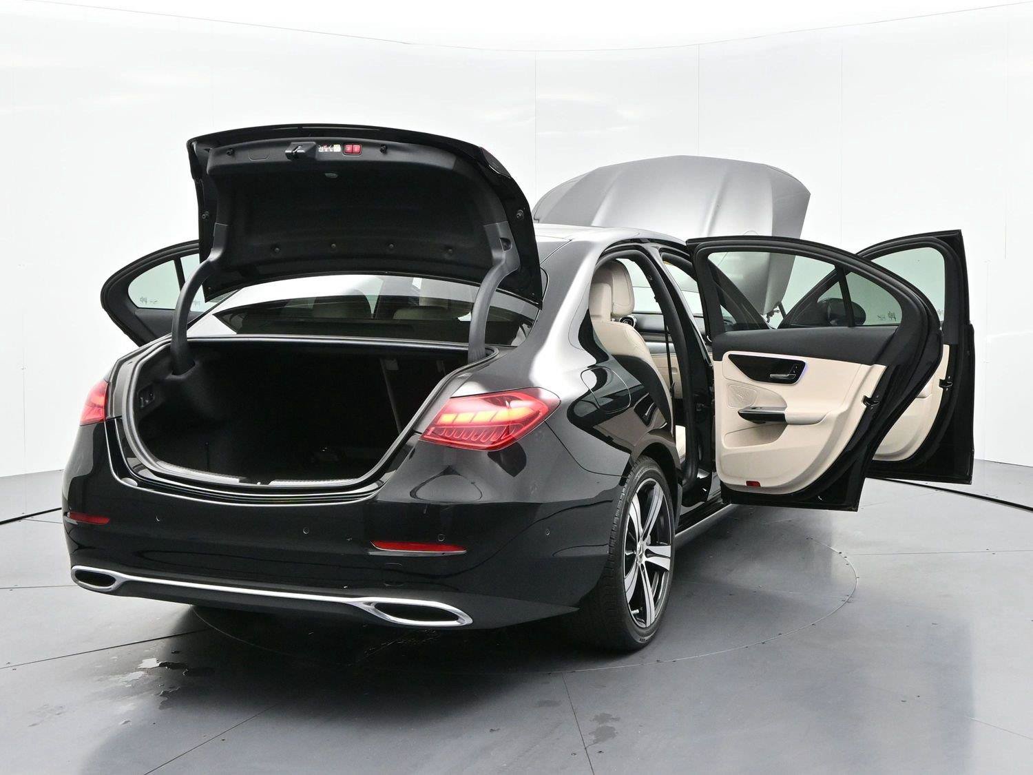 Used 2025 Mercedes-Benz C 300 4MATIC Sedan image 40