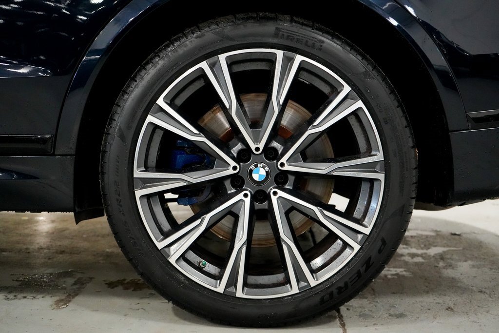Used 2022 BMW X7 M50i w/ Dynamic Handling Package image 30
