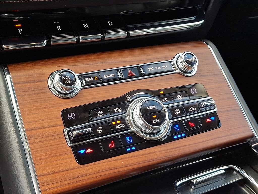 Used 2020 Lincoln Aviator Reserve w/ Elements Package Plus AWD/4WD image 17