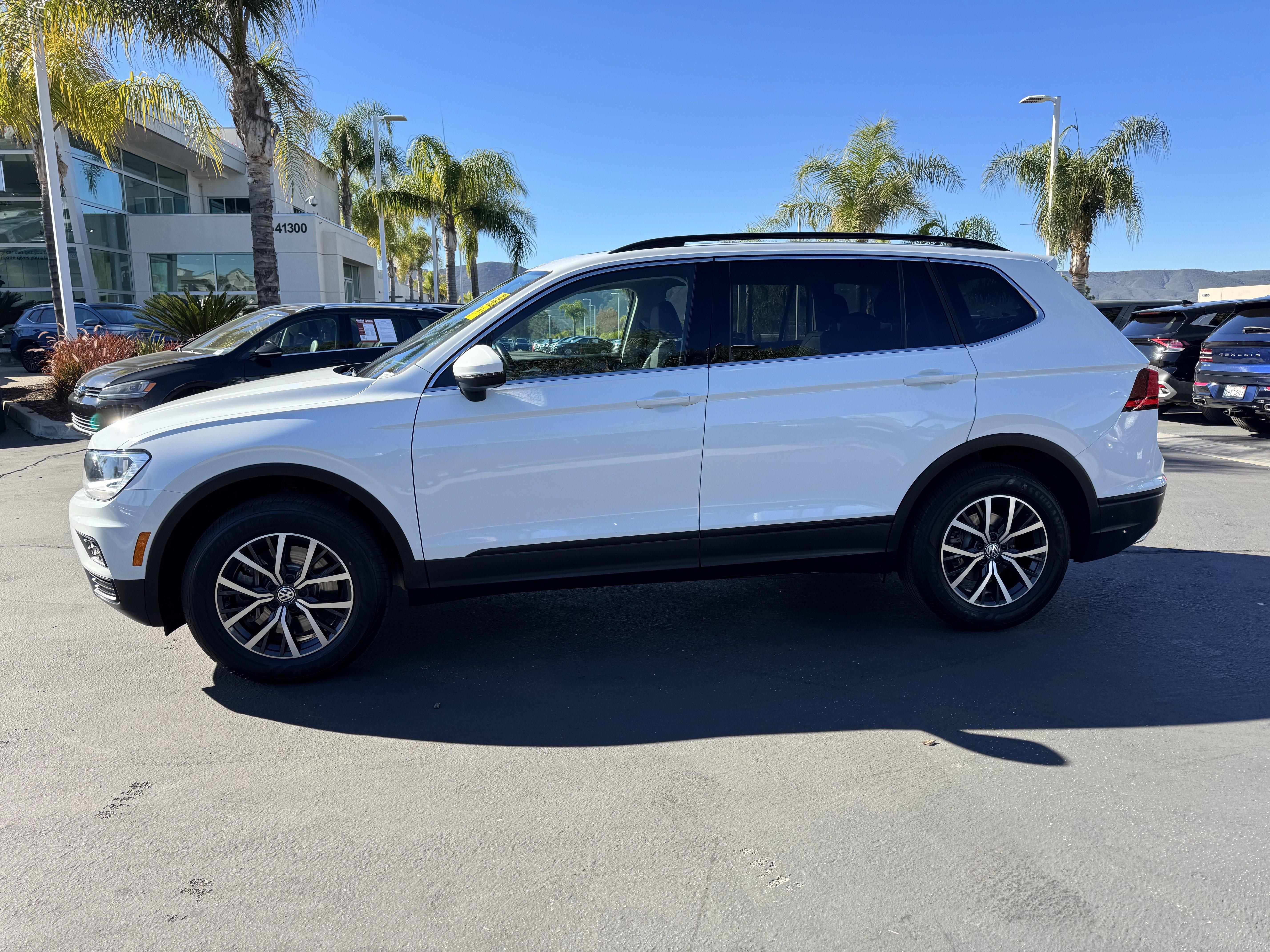 Certified 2019 Volkswagen Tiguan SE w/ Panoramic Sunroof Package image 7