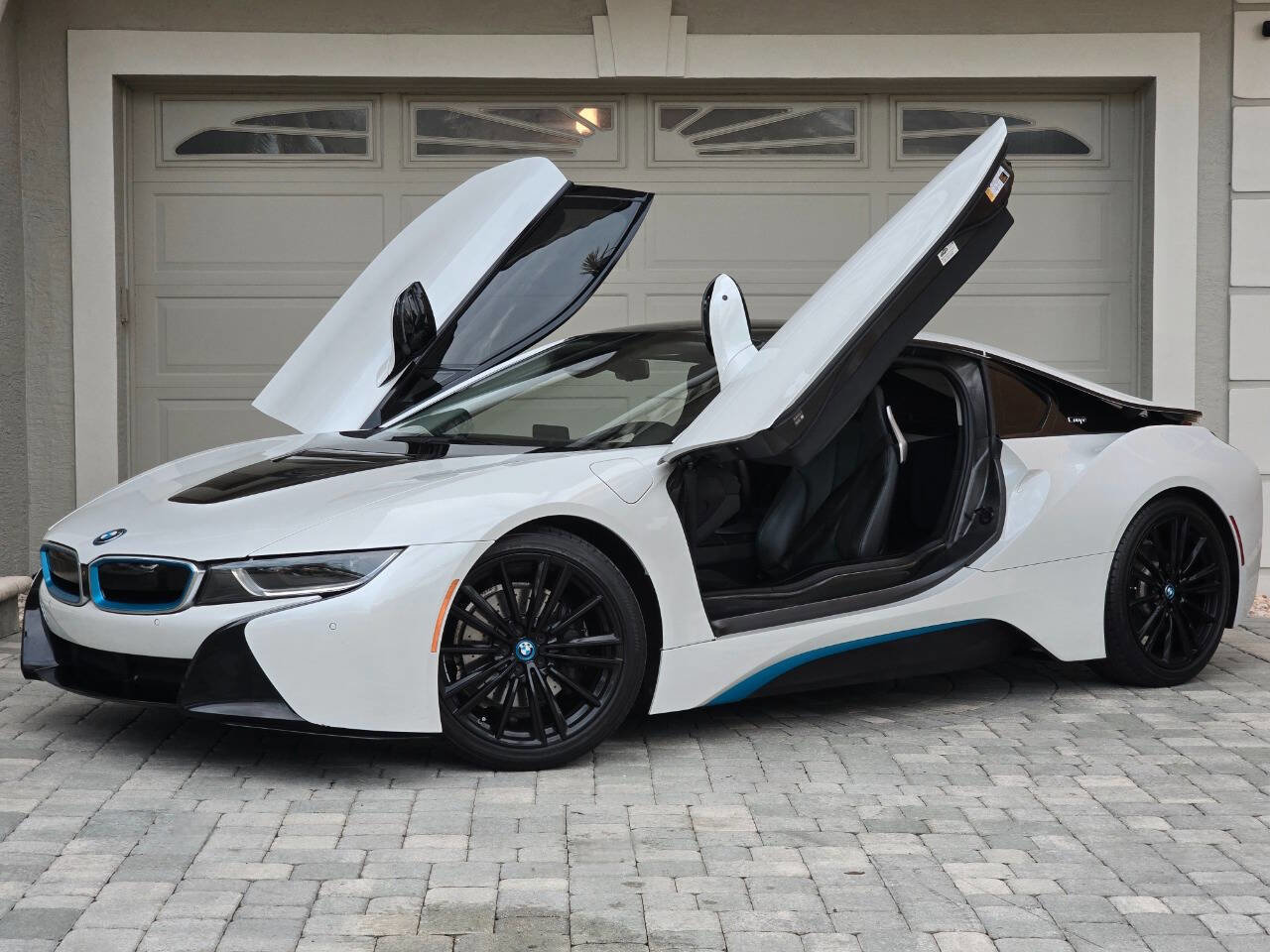 Used 2019 BMW i8 Coupe image 1