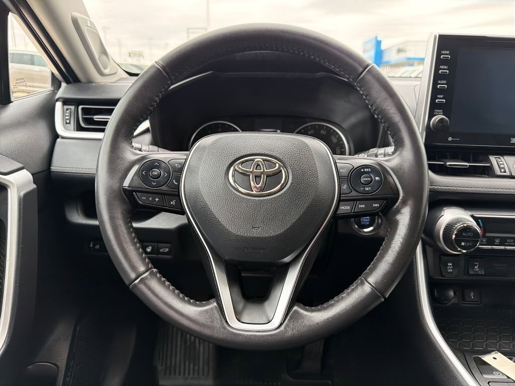 Used 2022 Toyota RAV4 XLE Premium AWD/4WD image 16