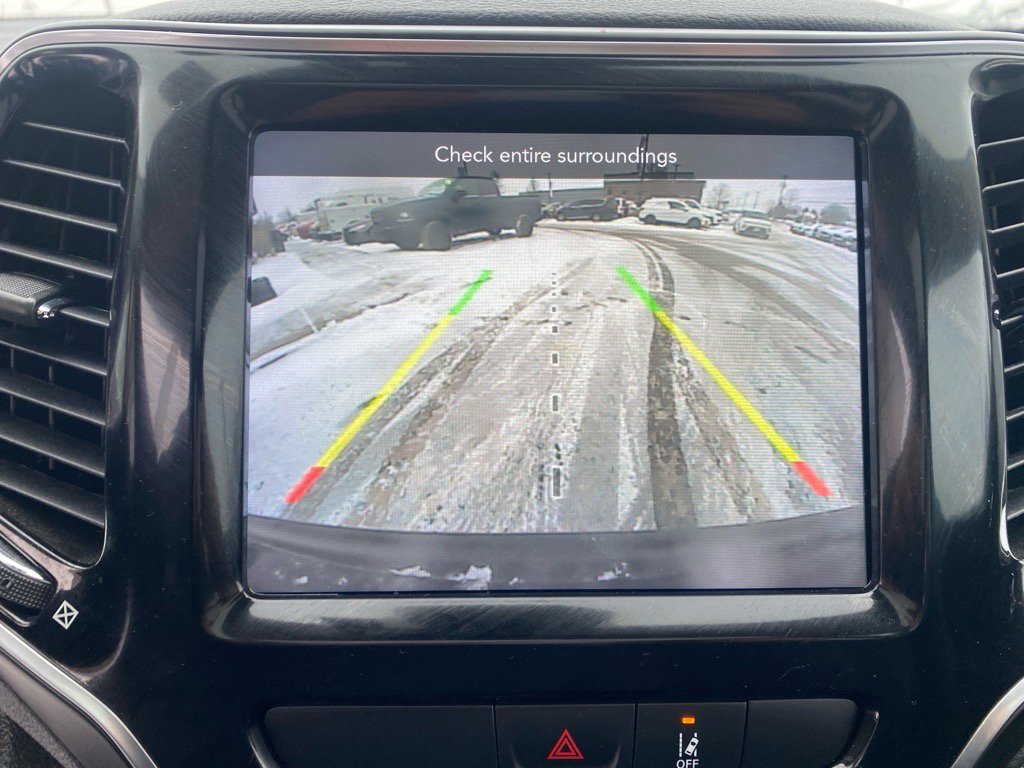 Used 2022 Jeep Cherokee Limited AWD/4WD image 15