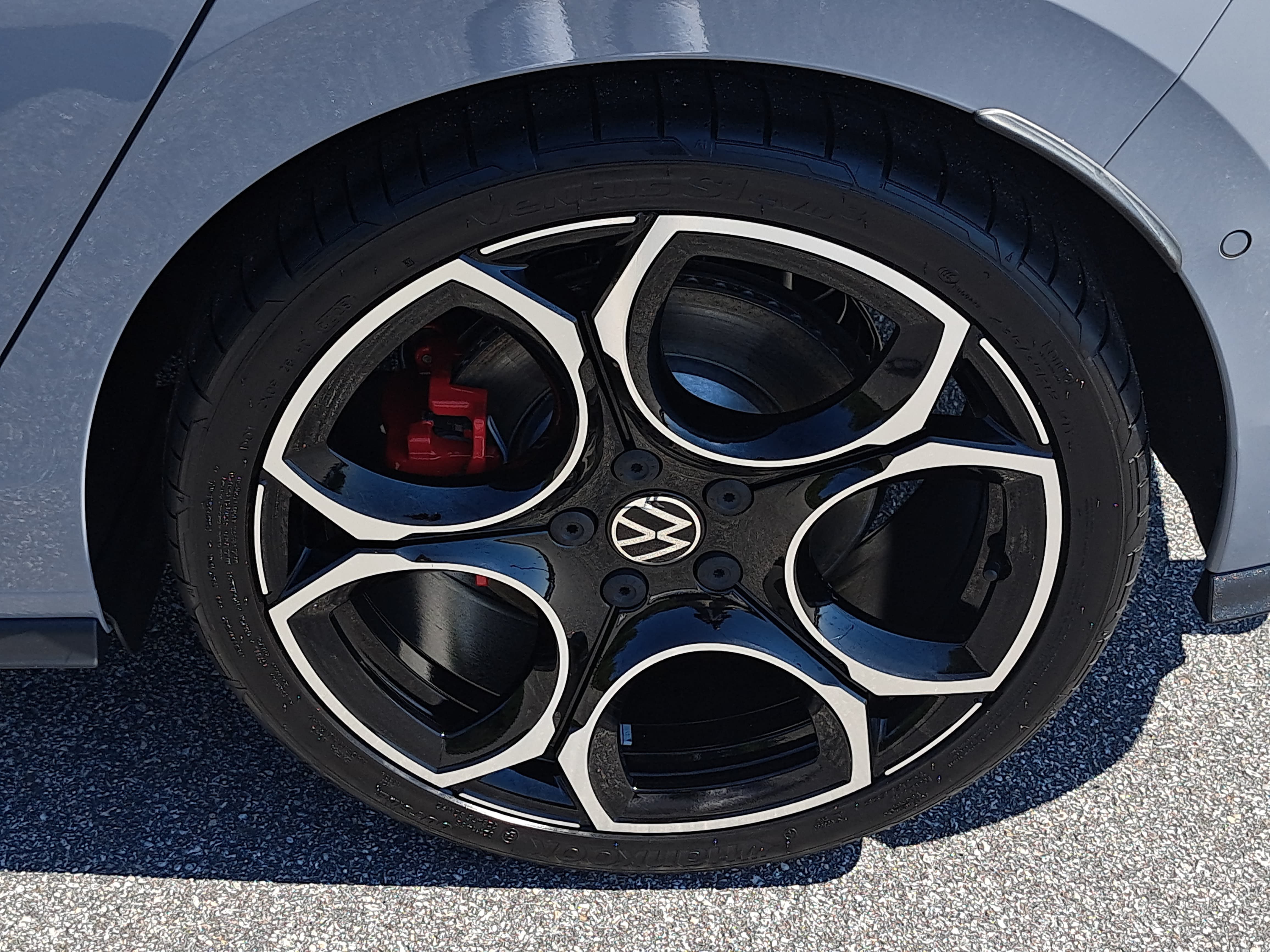 Certified 2025 Volkswagen GTI Autobahn FWD image 34