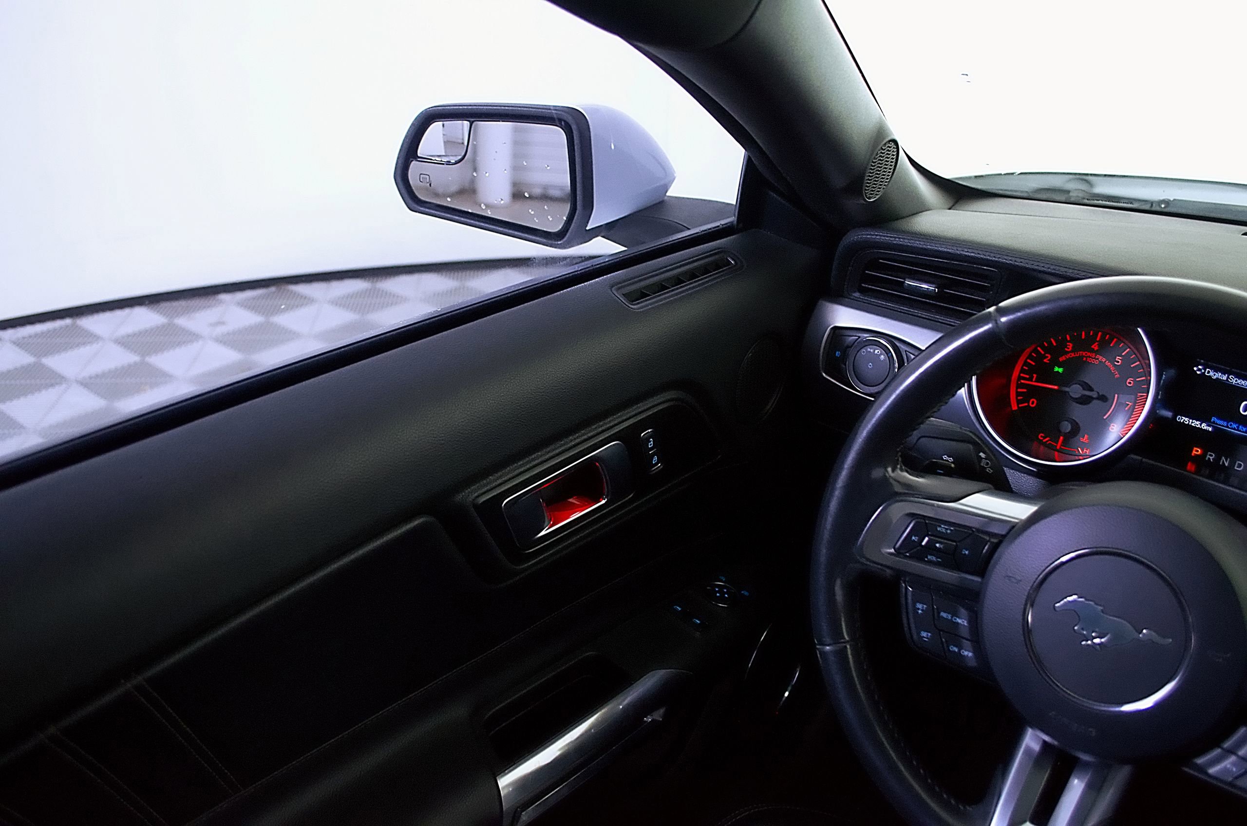Used 2019 Ford Mustang Premium RWD image 27