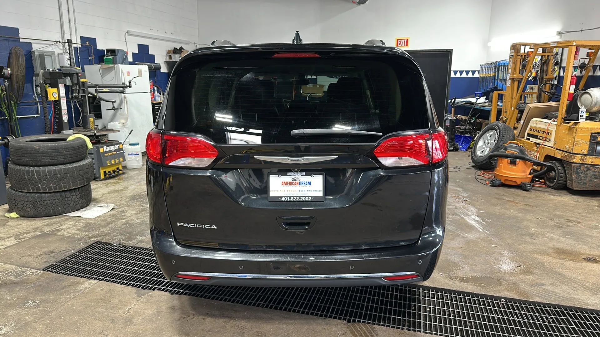 Used 2017 Chrysler Pacifica Touring-L Plus FWD image 4