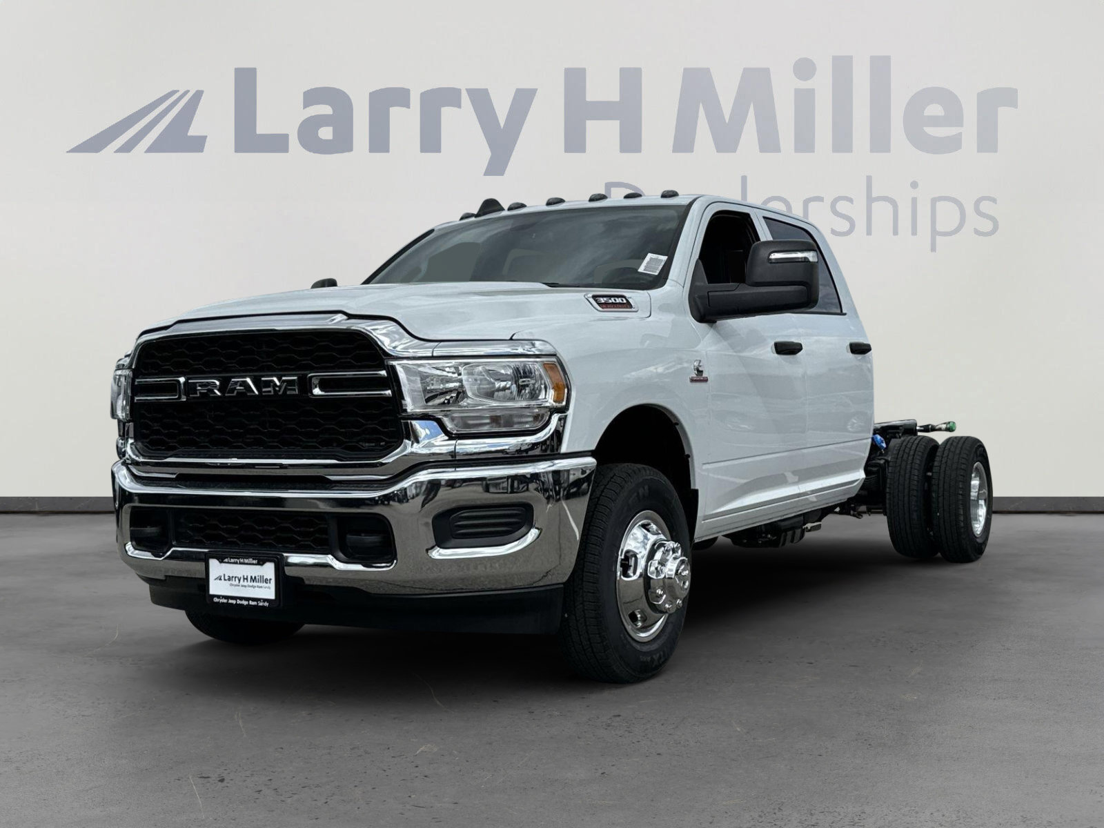 New 2024 RAM 3500 Tradesman w/ Chrome Appearance Group