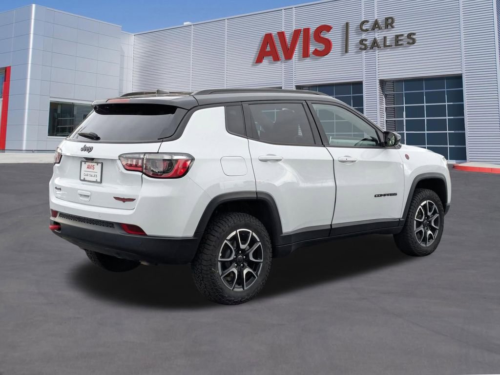 Used 2025 Jeep Compass Trailhawk image 6