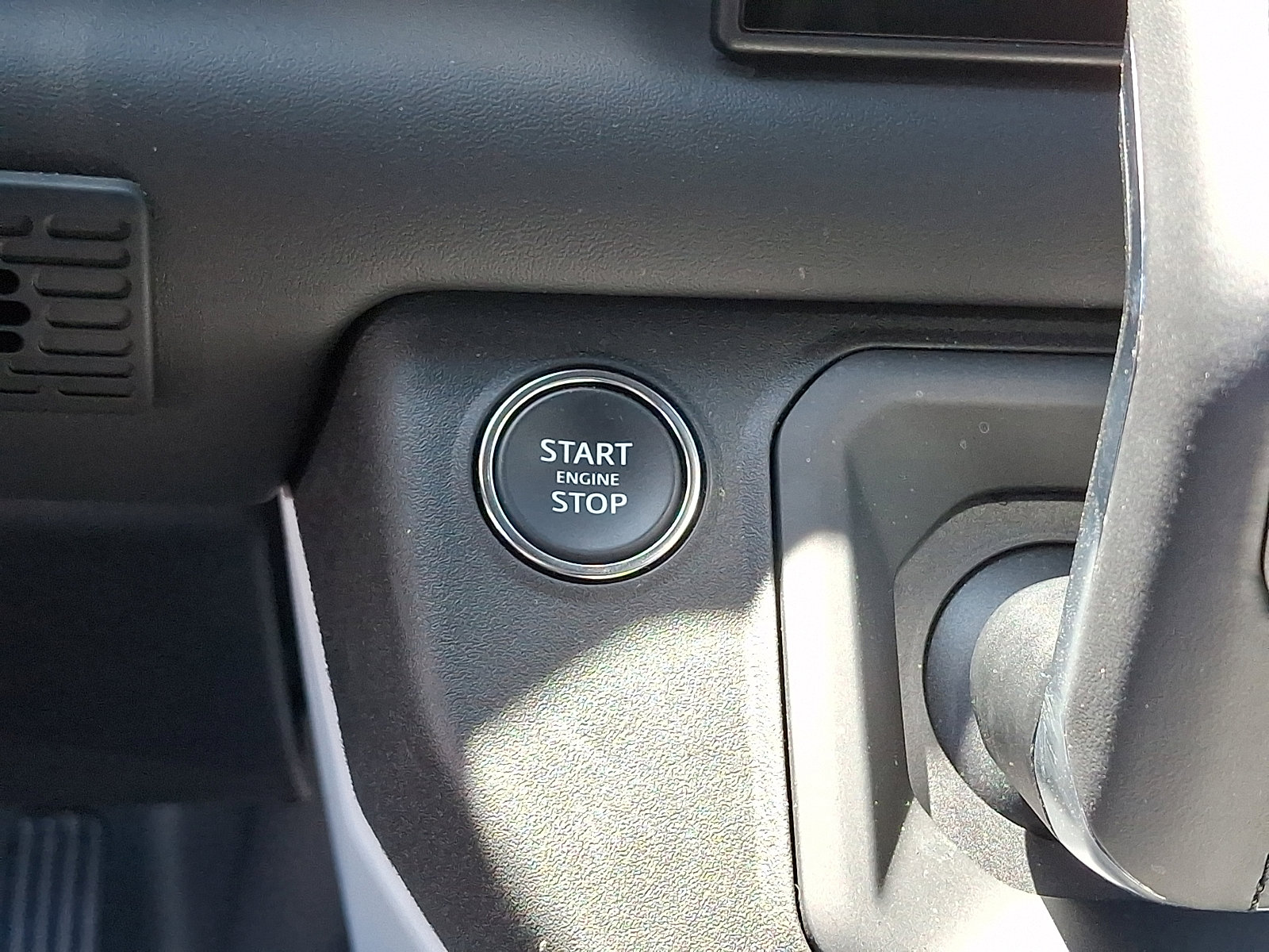 Used 2025 Land Rover Defender 110 X-Dynamic SE AWD/4WD image 27