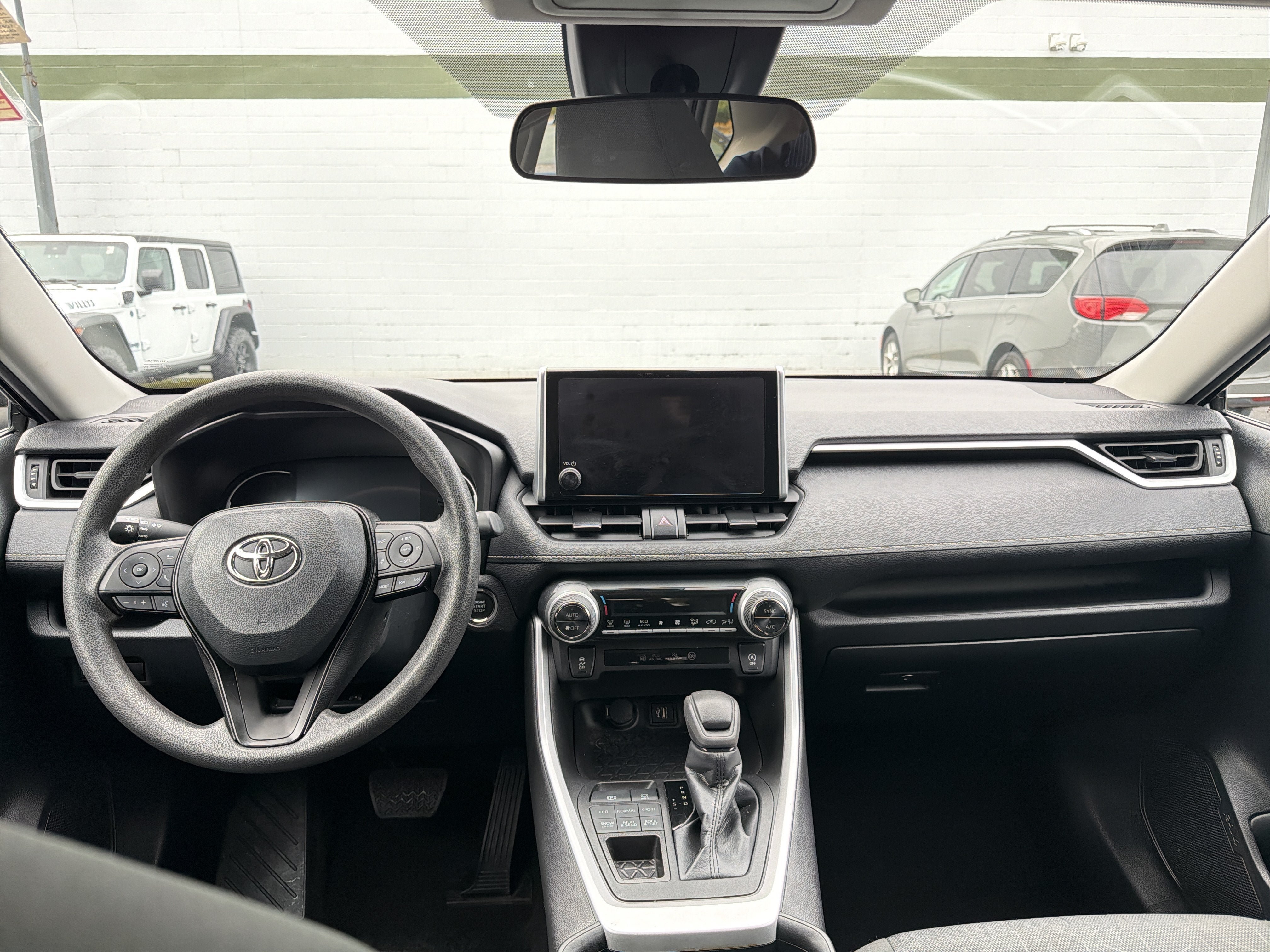 Used 2023 Toyota RAV4 XLE AWD/4WD image 11