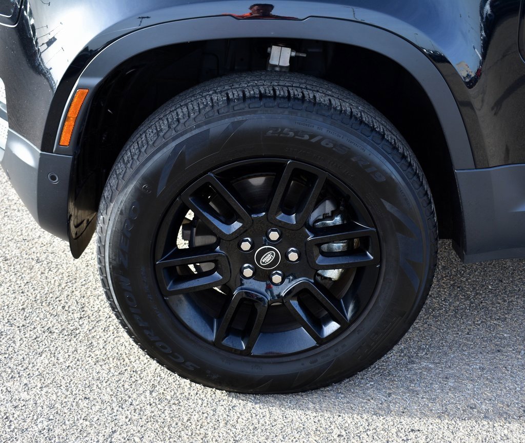 Used 2025 Land Rover Defender 110 S image 6