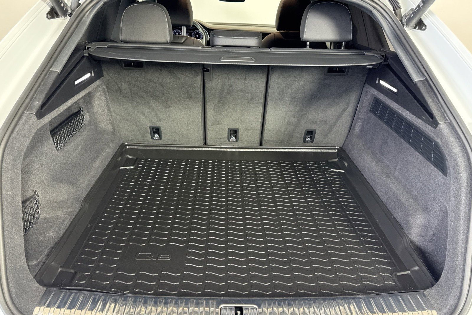 Used 2024 Audi Q8 Premium Plus w/ Premium Plus Package image 24