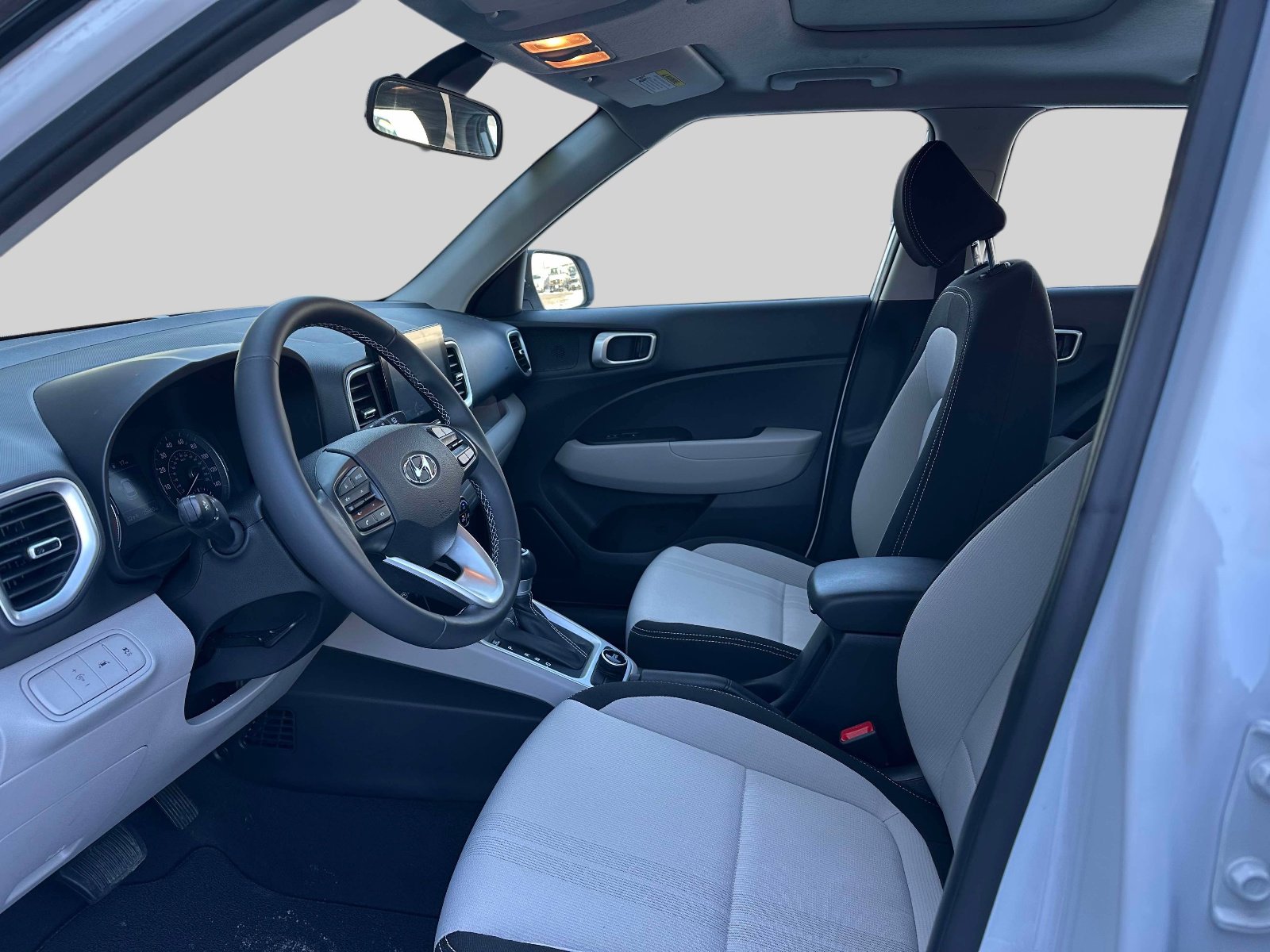 Used 2022 Hyundai Venue SEL w/ Cargo Package image 14