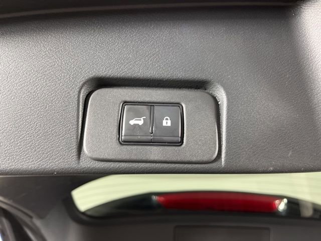 Used 2024 Nissan Rogue SV image 46