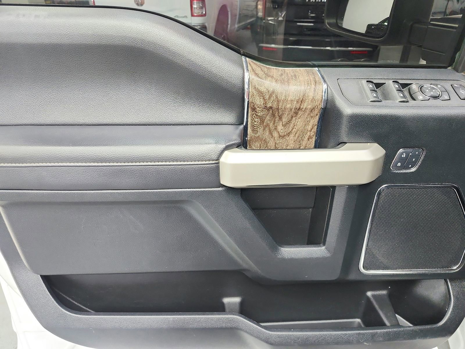 Used 2018 Ford F350 Lariat w/ Lariat Ultimate Package image 38