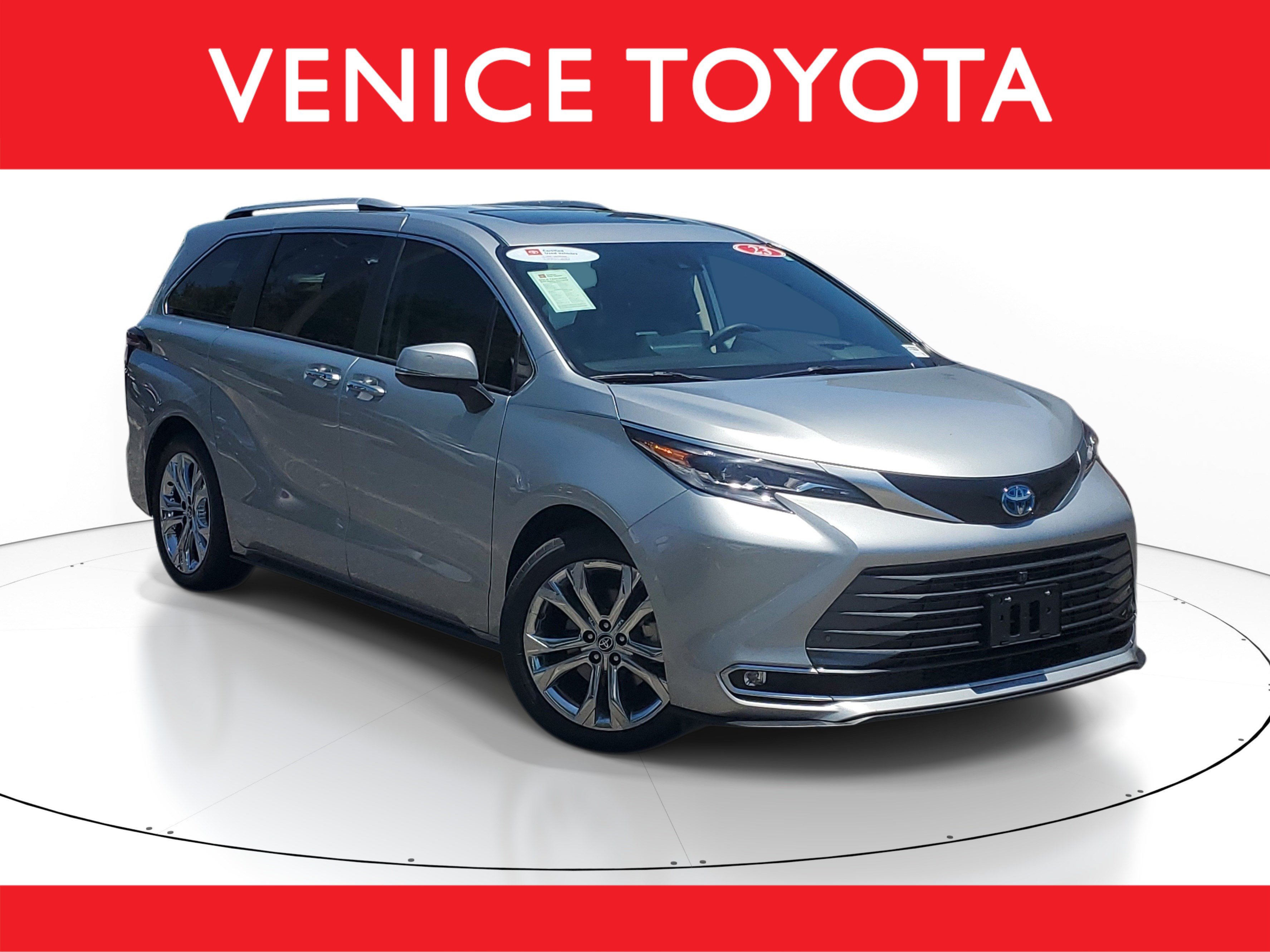 Certified 2023 Toyota Sienna Platinum FWD image 1