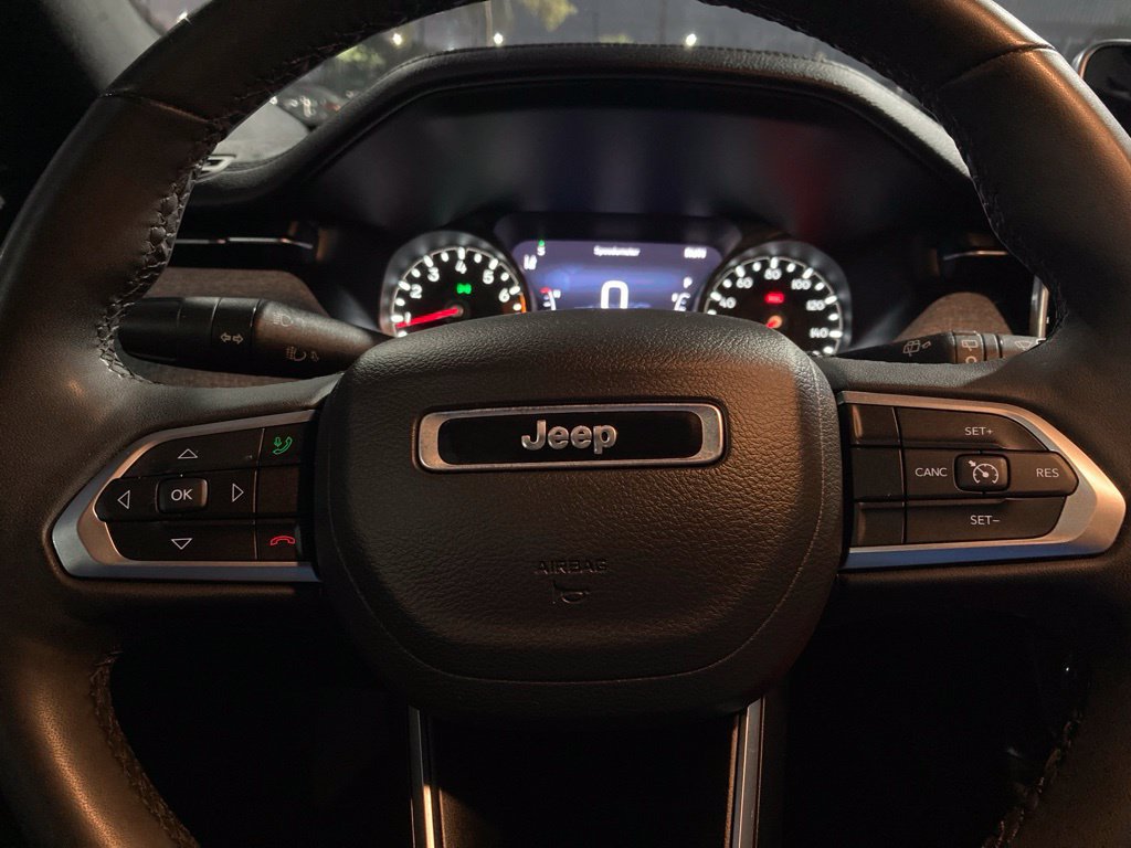 Used 2025 Jeep Compass Latitude w/ Sun & Sound Group AWD/4WD image 19