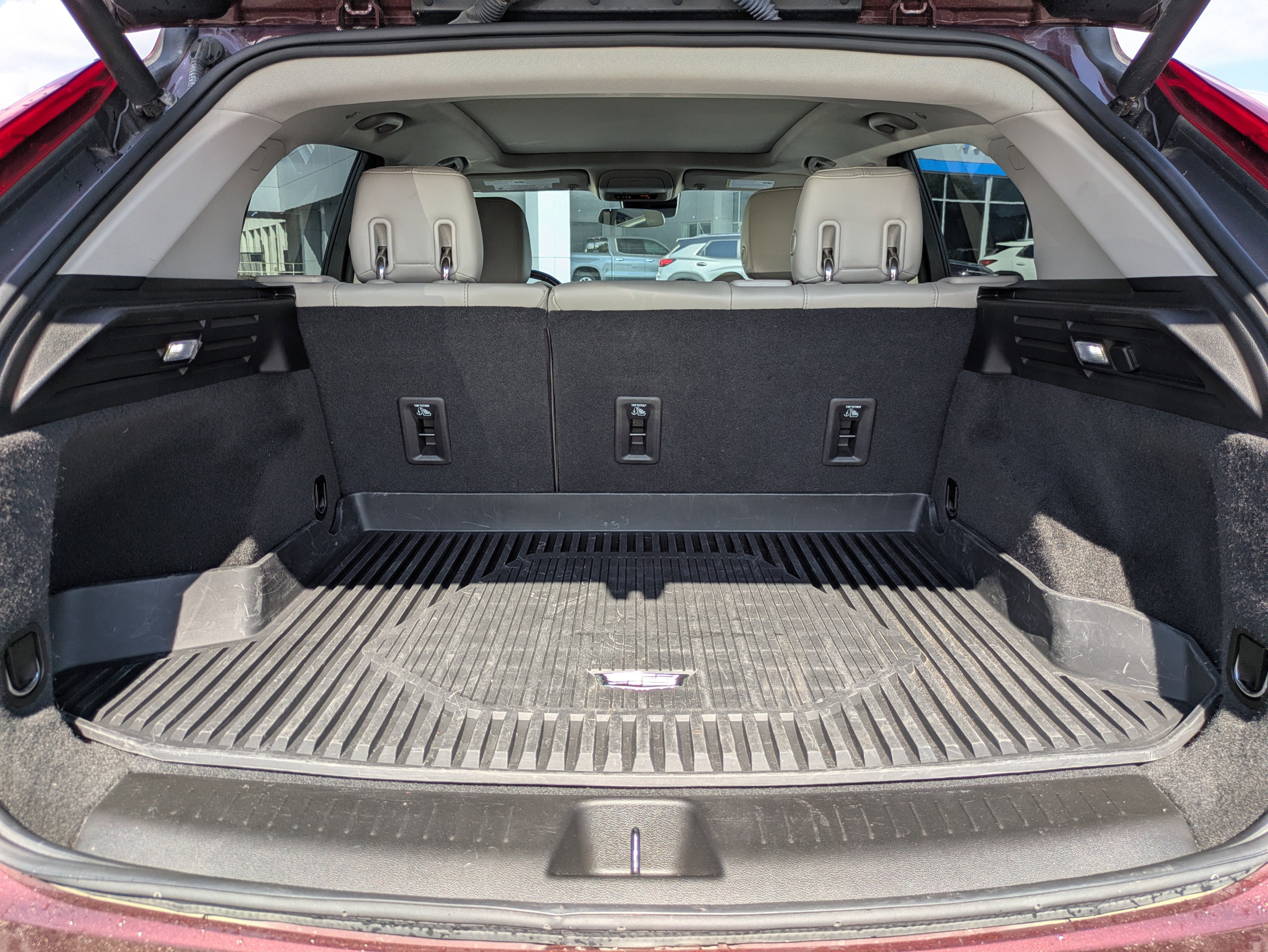 Used 2023 Cadillac XT4 Luxury w/ Cold Weather Package image 7