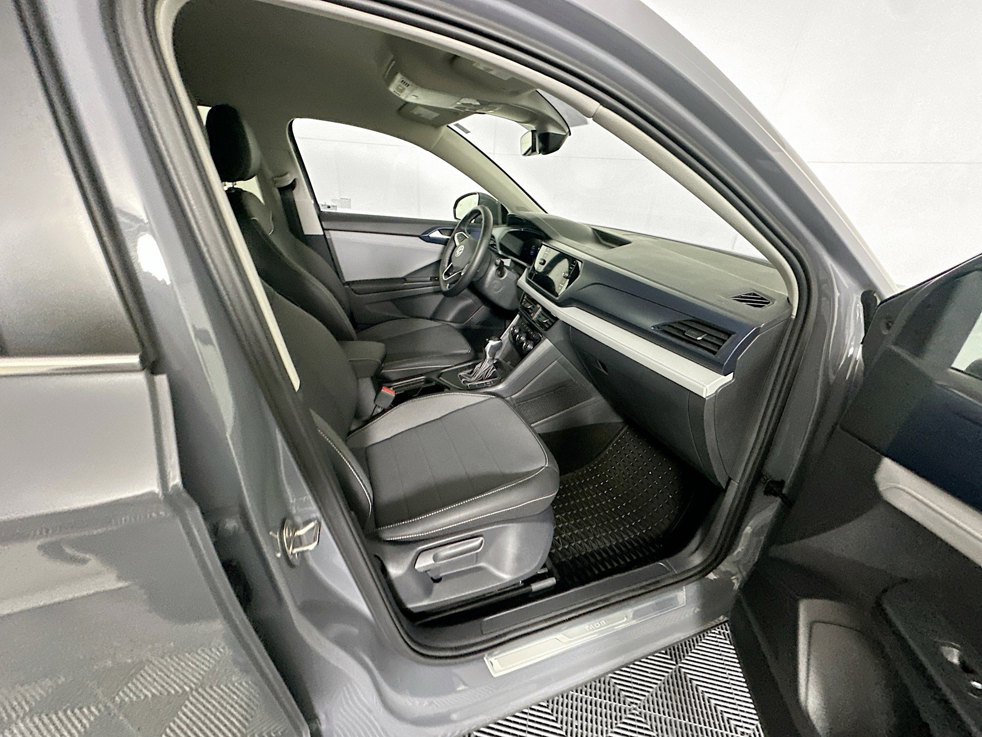 Used 2024 Volkswagen Taos SE FWD image 29